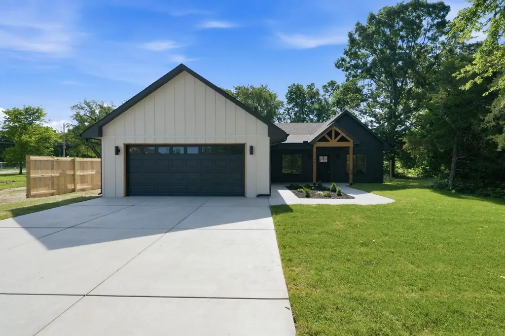 3748 N N Salina Road Wichita KS 67204