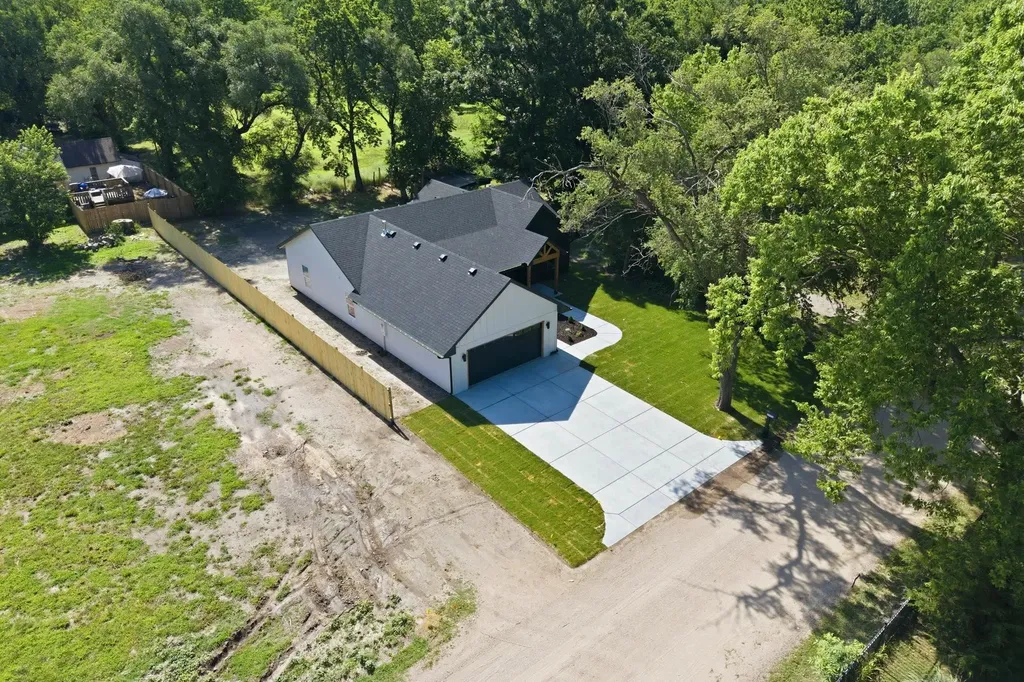 3748 N N Salina Road Wichita KS 67204