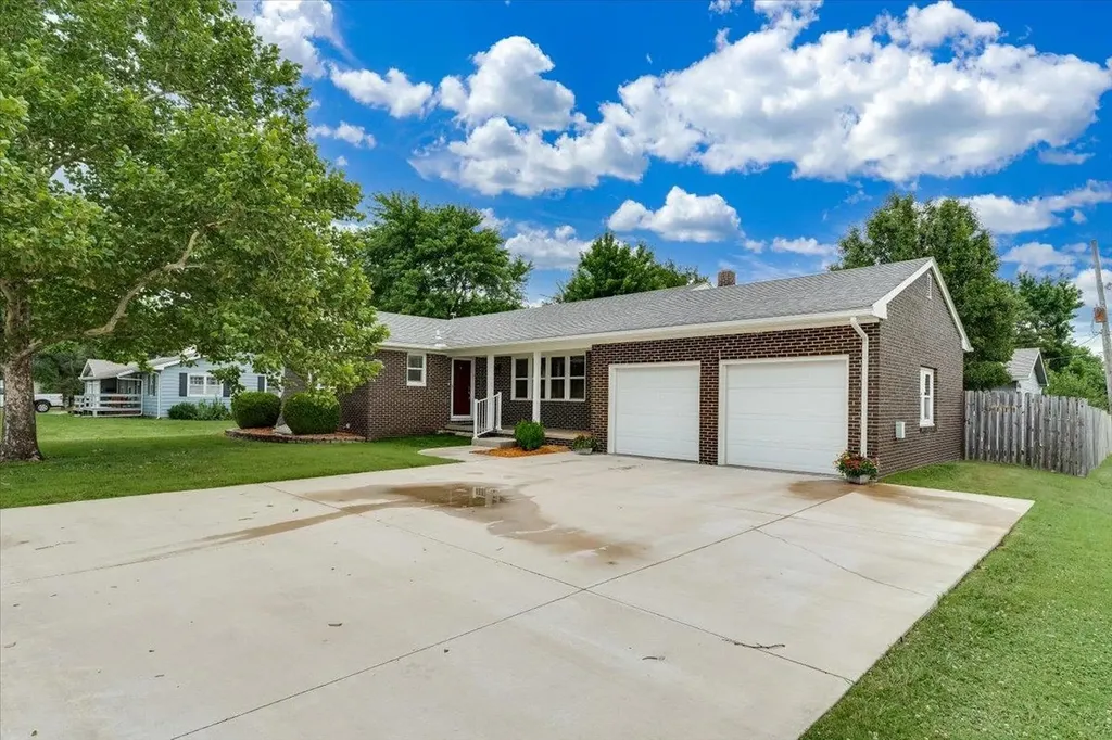 302 Marmaton Road El Dorado KS 67042-3078