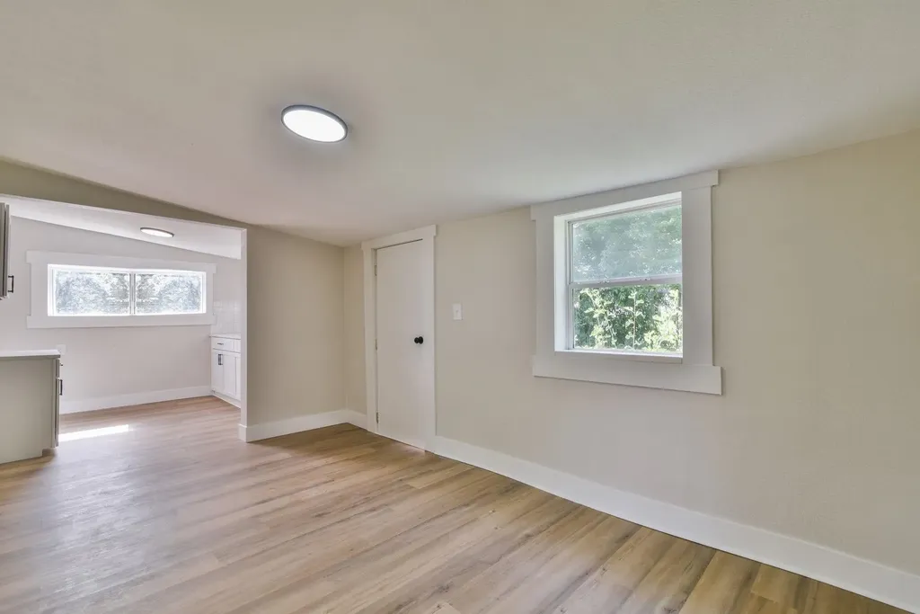221 E 2nd Halstead KS 67056