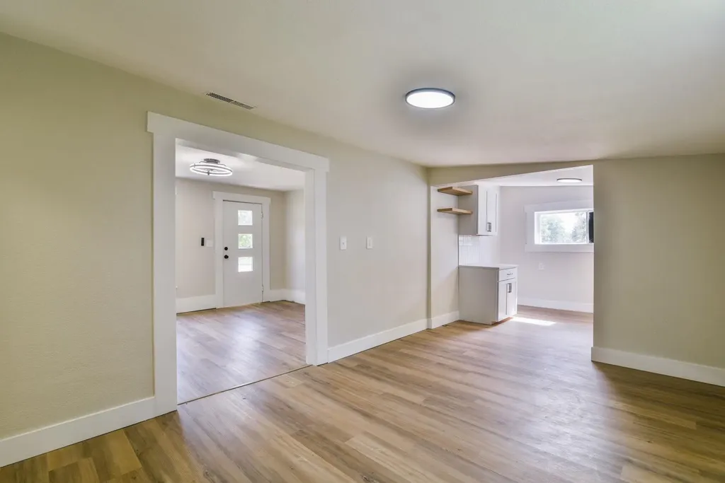 221 E 2nd Halstead KS 67056