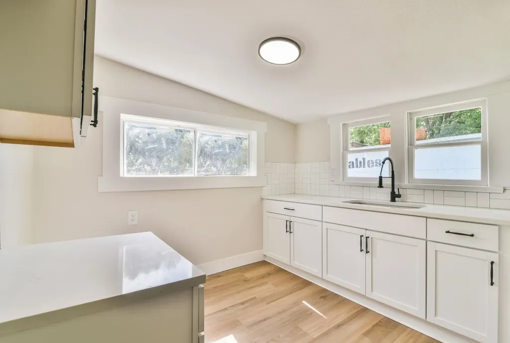 221 E 2nd Halstead KS 67056