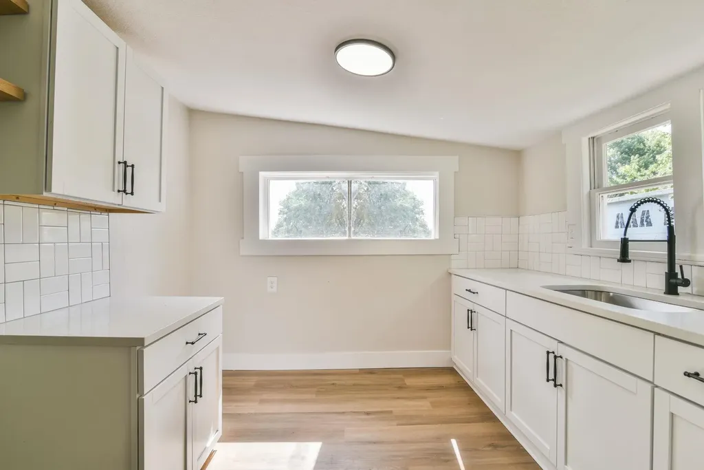 221 E 2nd Halstead KS 67056