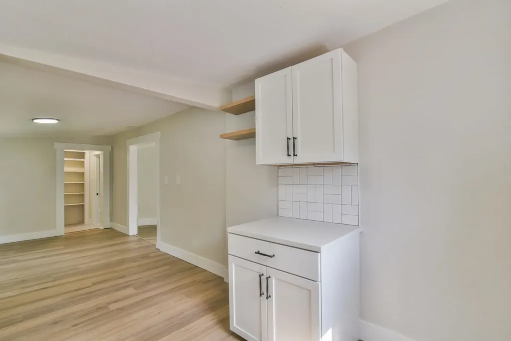 221 E 2nd Halstead KS 67056