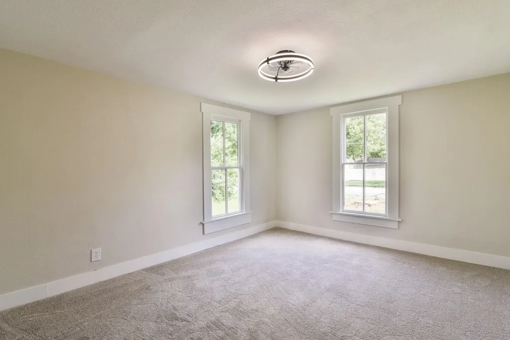 221 E 2nd Halstead KS 67056