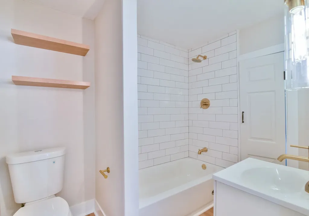 221 E 2nd Halstead KS 67056