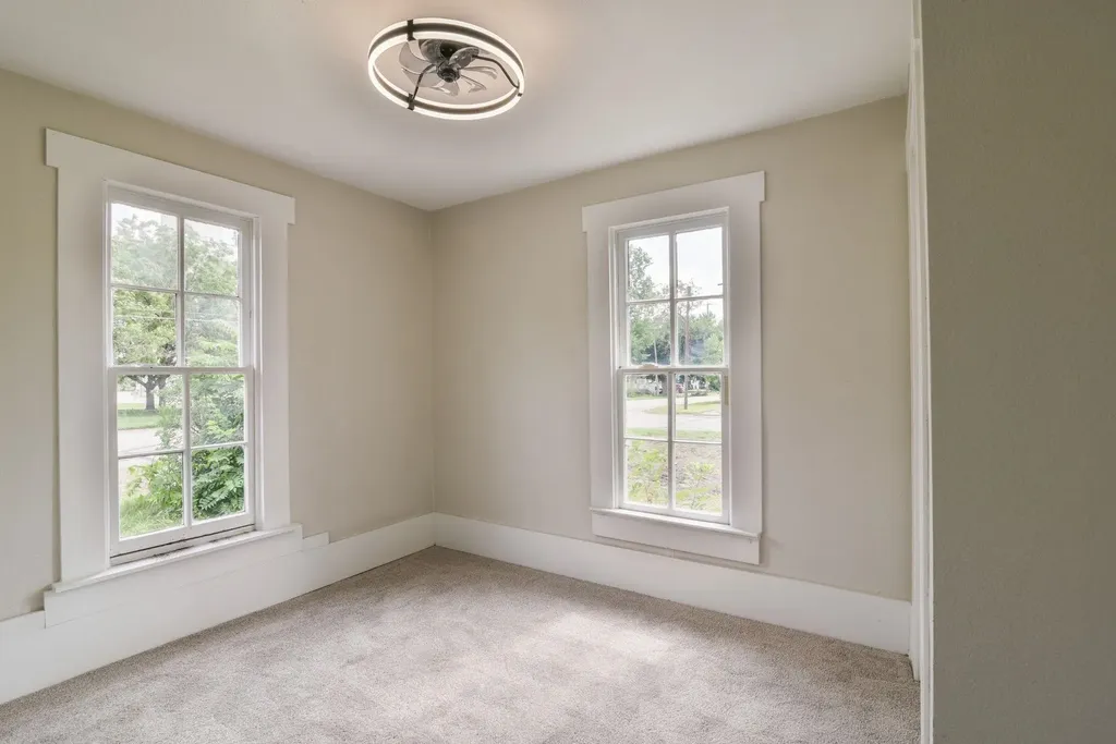 221 E 2nd Halstead KS 67056