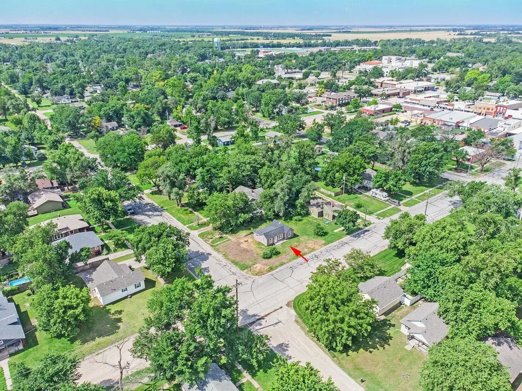 221 E 2nd Halstead KS 67056