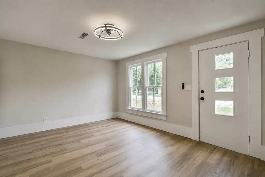221 E 2nd Halstead KS 67056