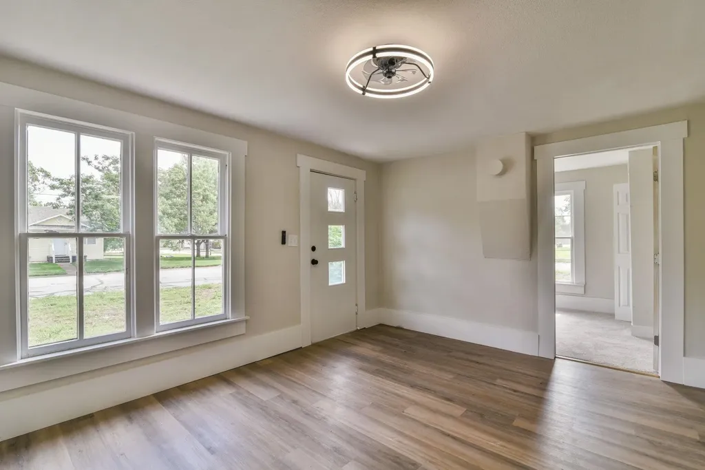 221 E 2nd Halstead KS 67056