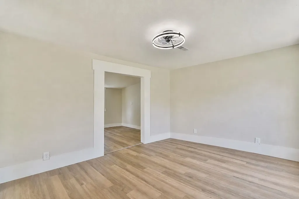 221 E 2nd Halstead KS 67056