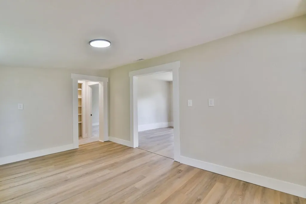 221 E 2nd Halstead KS 67056