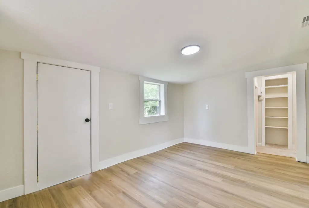 221 E 2nd Halstead KS 67056