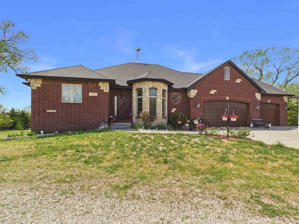 22015 W 101st Street N Mount Hope KS 67108