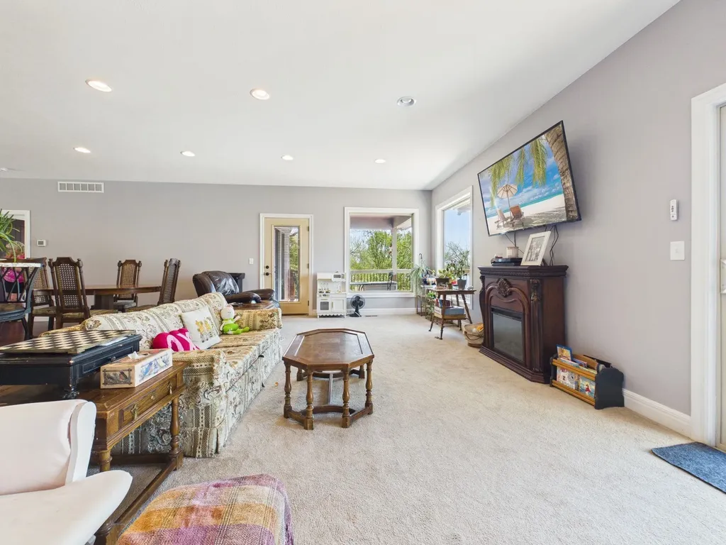 22015 W 101st Street N Mount Hope KS 67108