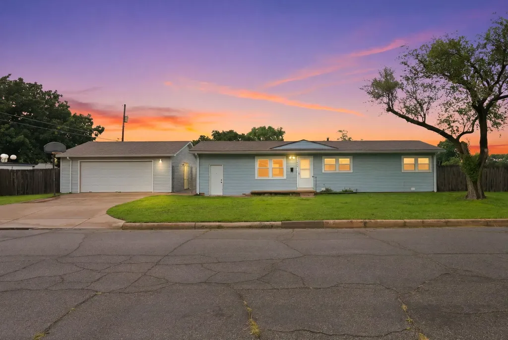 1904 W 32nd Street S Wichita KS 67217-2031