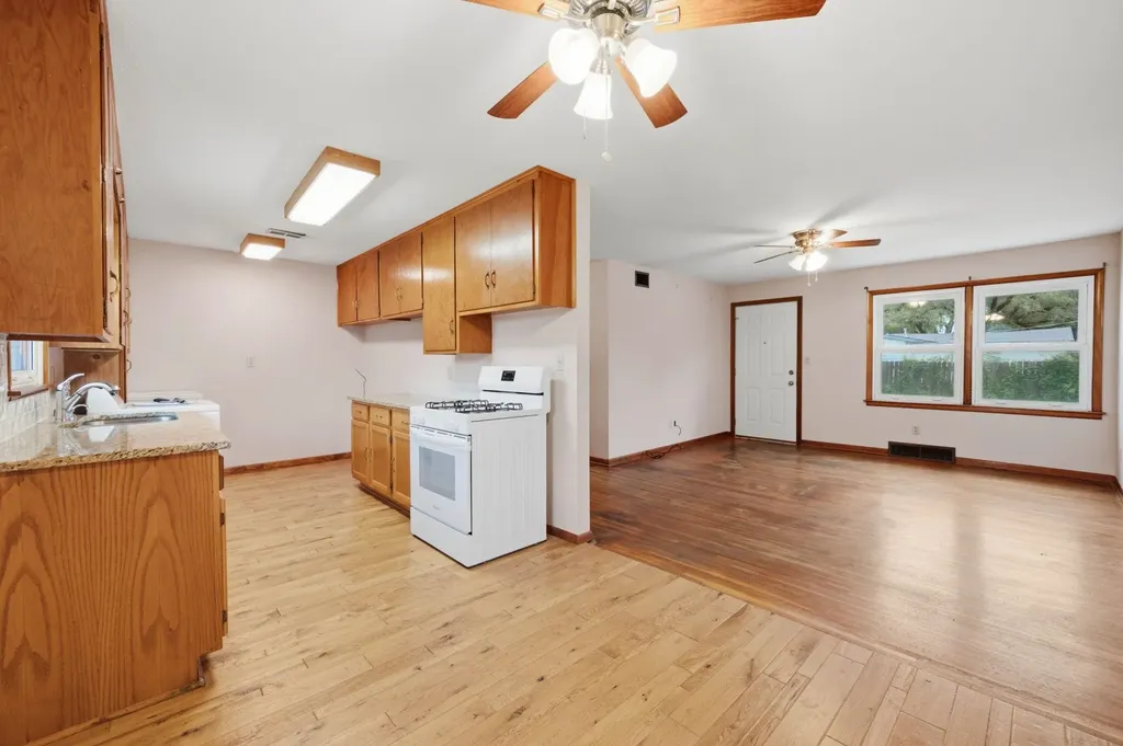 1904 W 32nd Street S Wichita KS 67217-2031