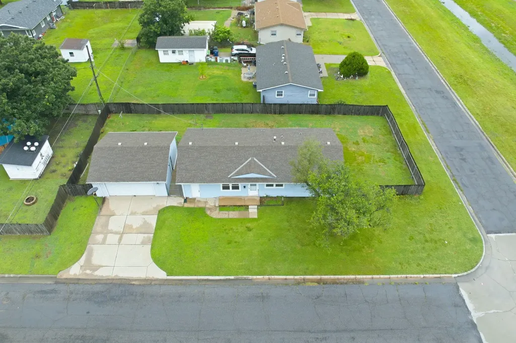 1904 W 32nd Street S Wichita KS 67217-2031