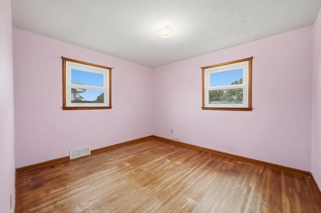 1904 W 32nd Street S Wichita KS 67217-2031