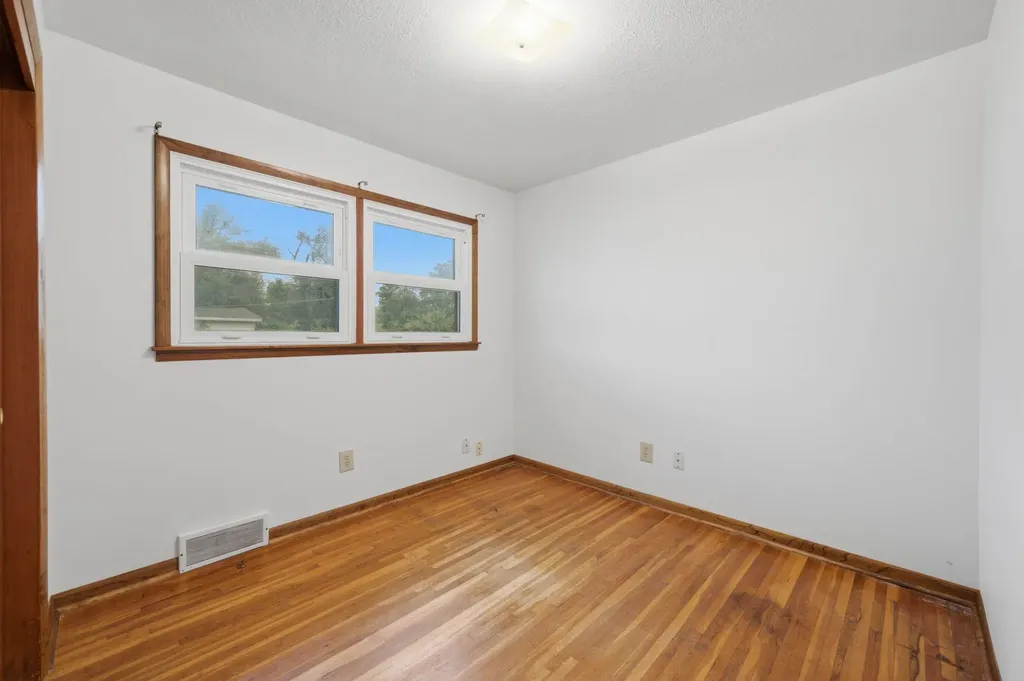 1904 W 32nd Street S Wichita KS 67217-2031