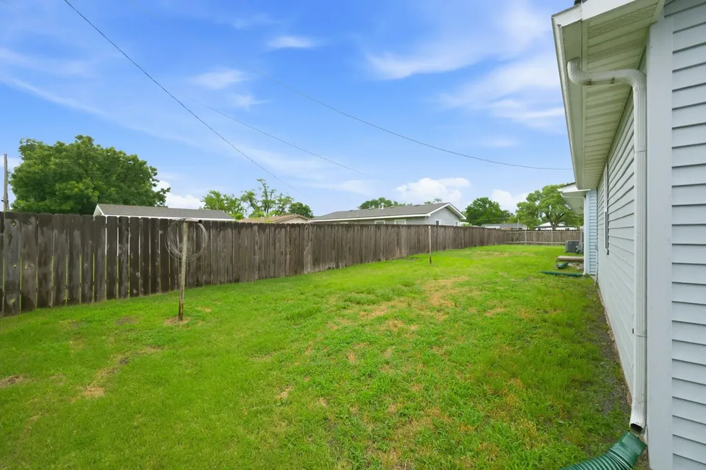 1904 W 32nd Street S Wichita KS 67217-2031