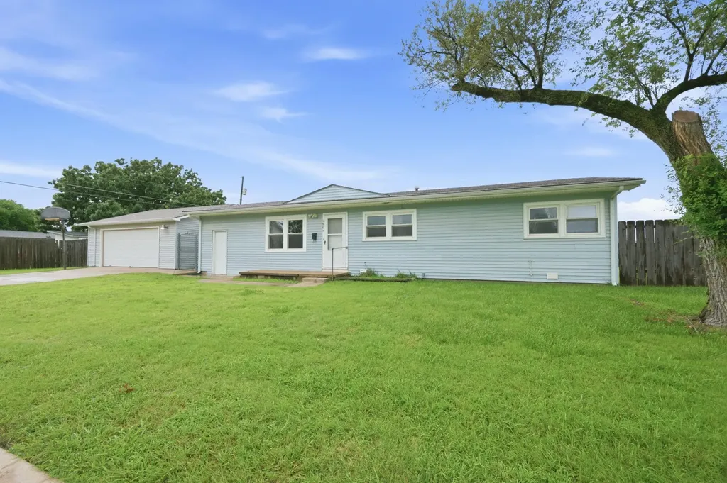 1904 W 32nd Street S Wichita KS 67217-2031