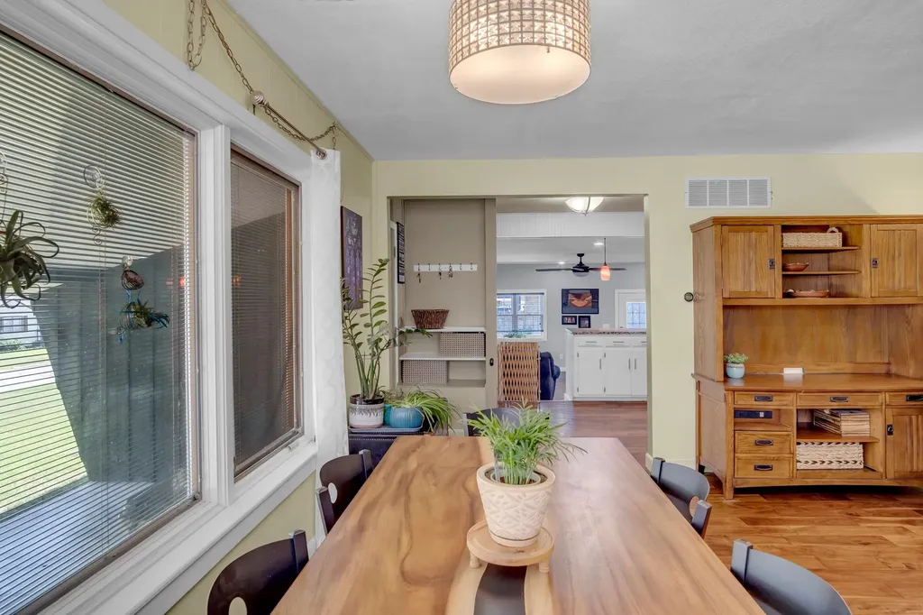 627 S Poplar Newton KS 67114