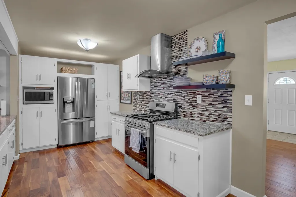 627 S Poplar Newton KS 67114