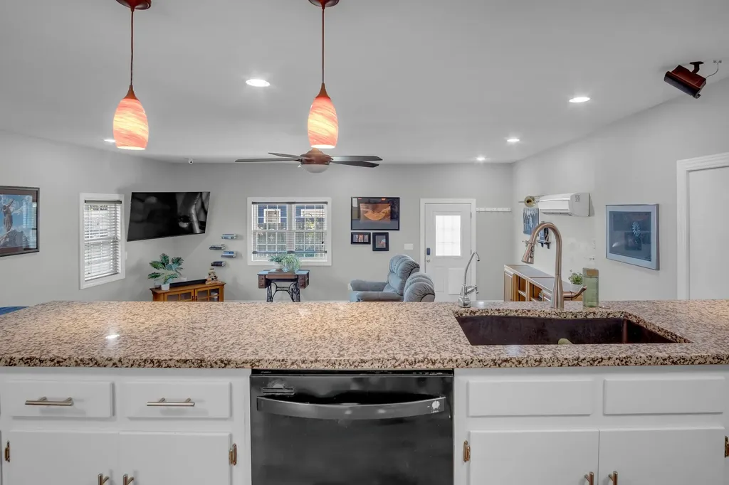 627 S Poplar Newton KS 67114