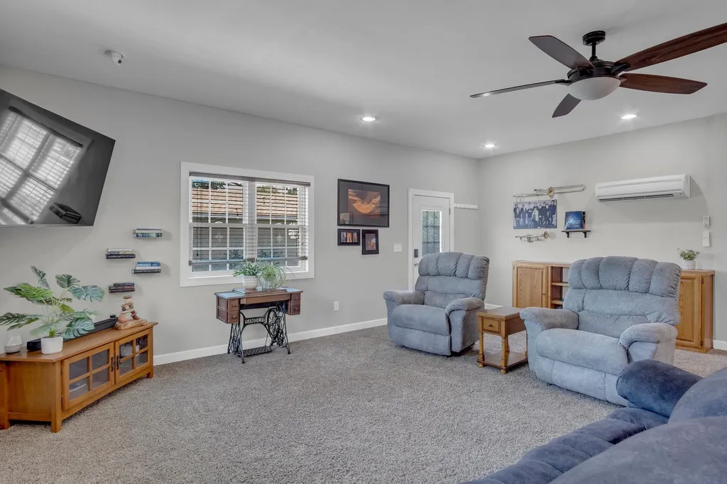 627 S Poplar Newton KS 67114