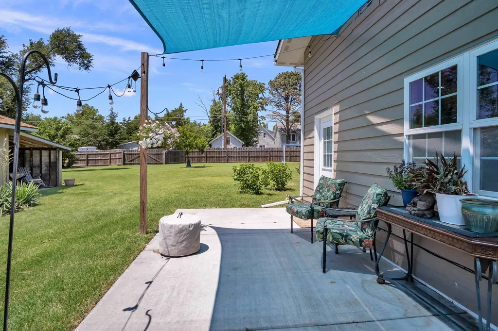 627 S Poplar Newton KS 67114