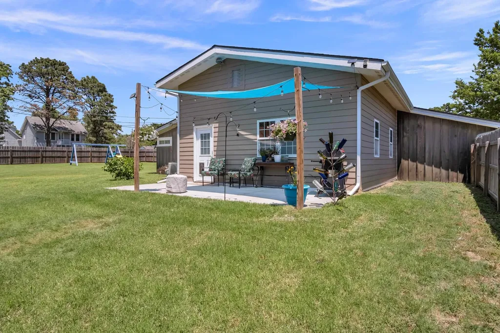 627 S Poplar Newton KS 67114