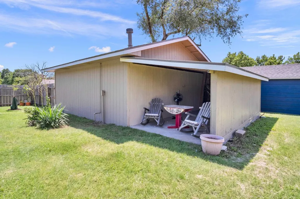 627 S Poplar Newton KS 67114