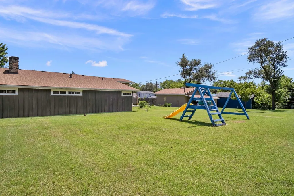 627 S Poplar Newton KS 67114