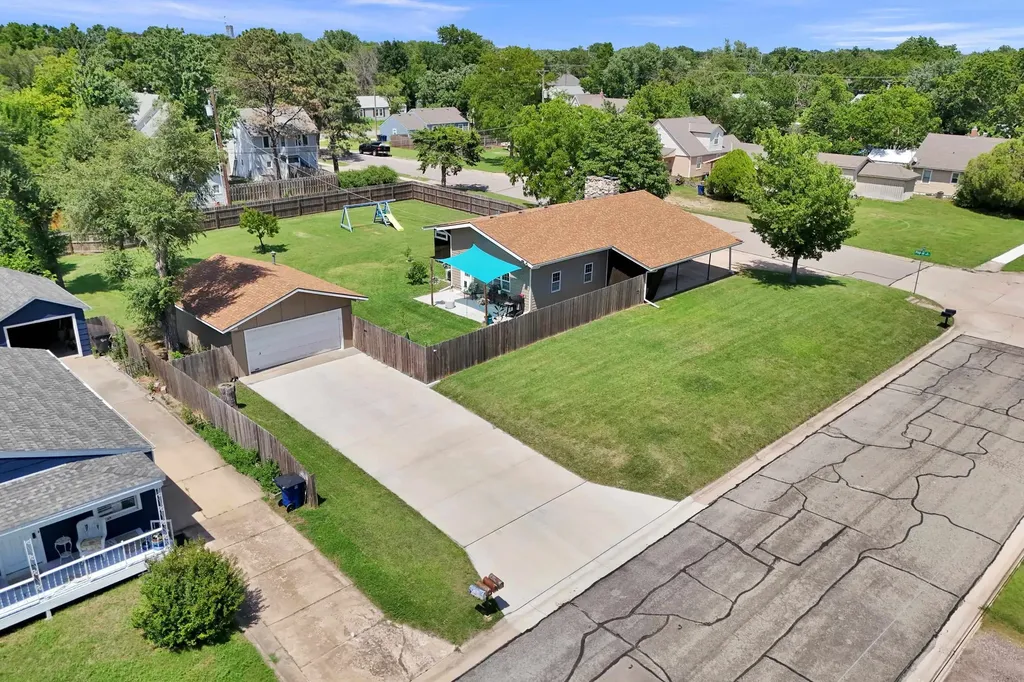 627 S Poplar Newton KS 67114