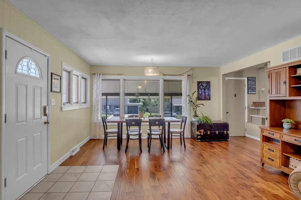 627 S Poplar Newton KS 67114