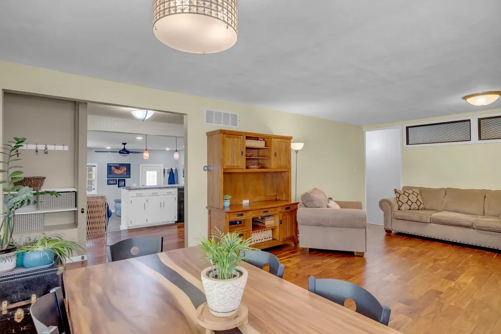 627 S Poplar Newton KS 67114