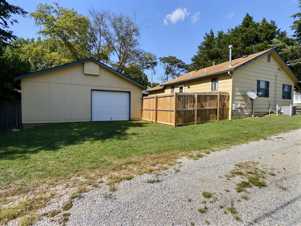 215 Prather Mulvane KS 67110