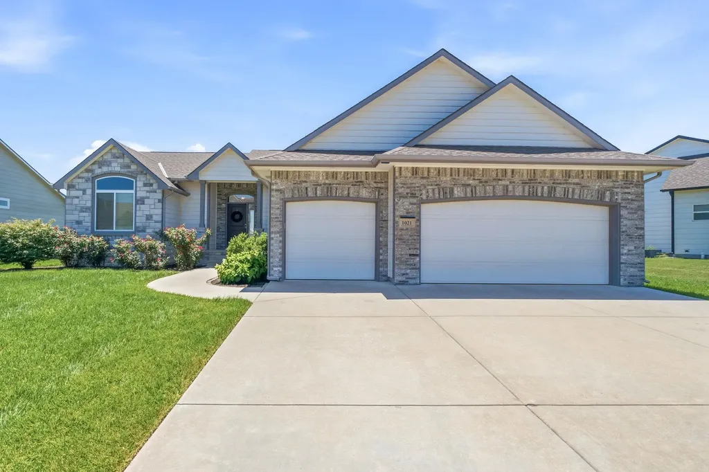 1021 W Ledgestone Andover KS 67002