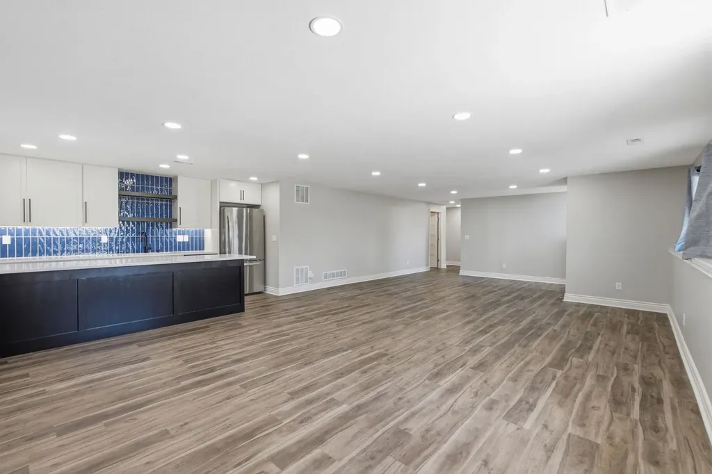1021 W Ledgestone Andover KS 67002