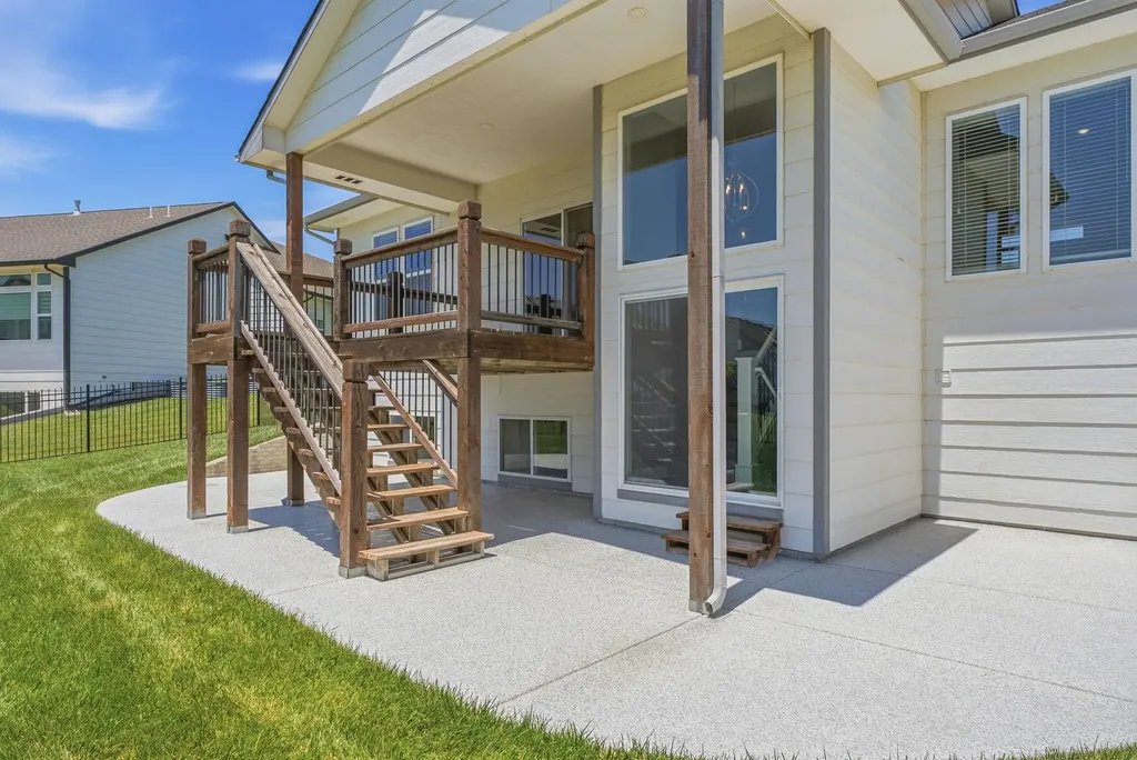 1021 W Ledgestone Andover KS 67002