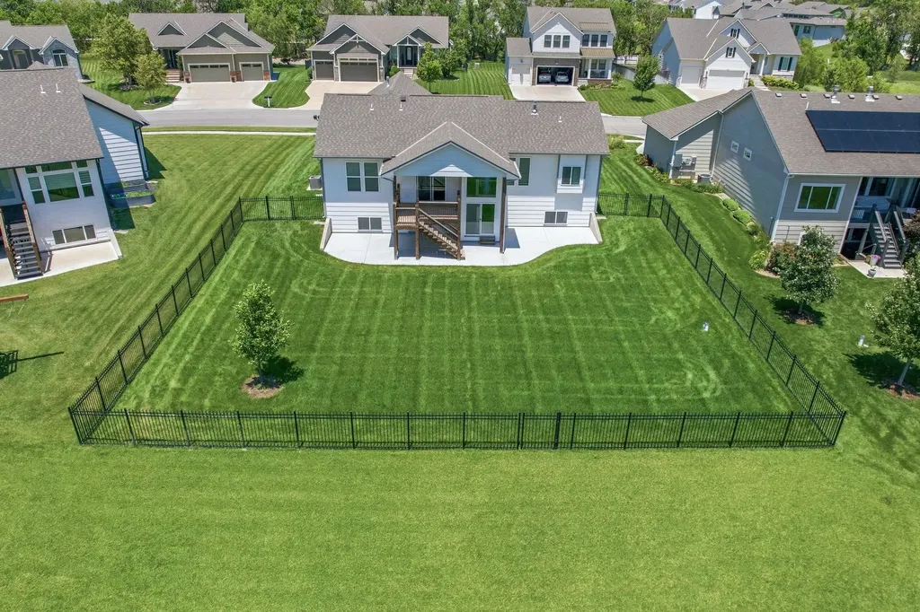 1021 W Ledgestone Andover KS 67002