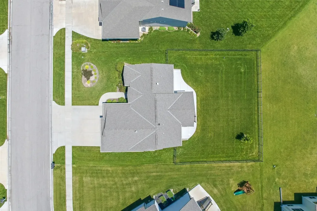 1021 W Ledgestone Andover KS 67002