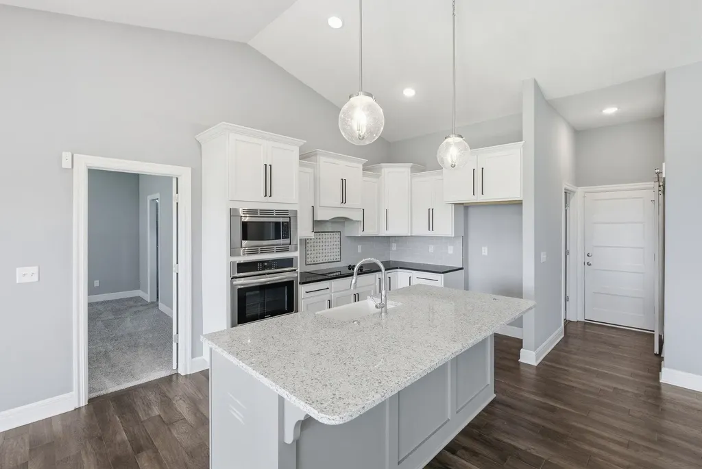 1021 W Ledgestone Andover KS 67002