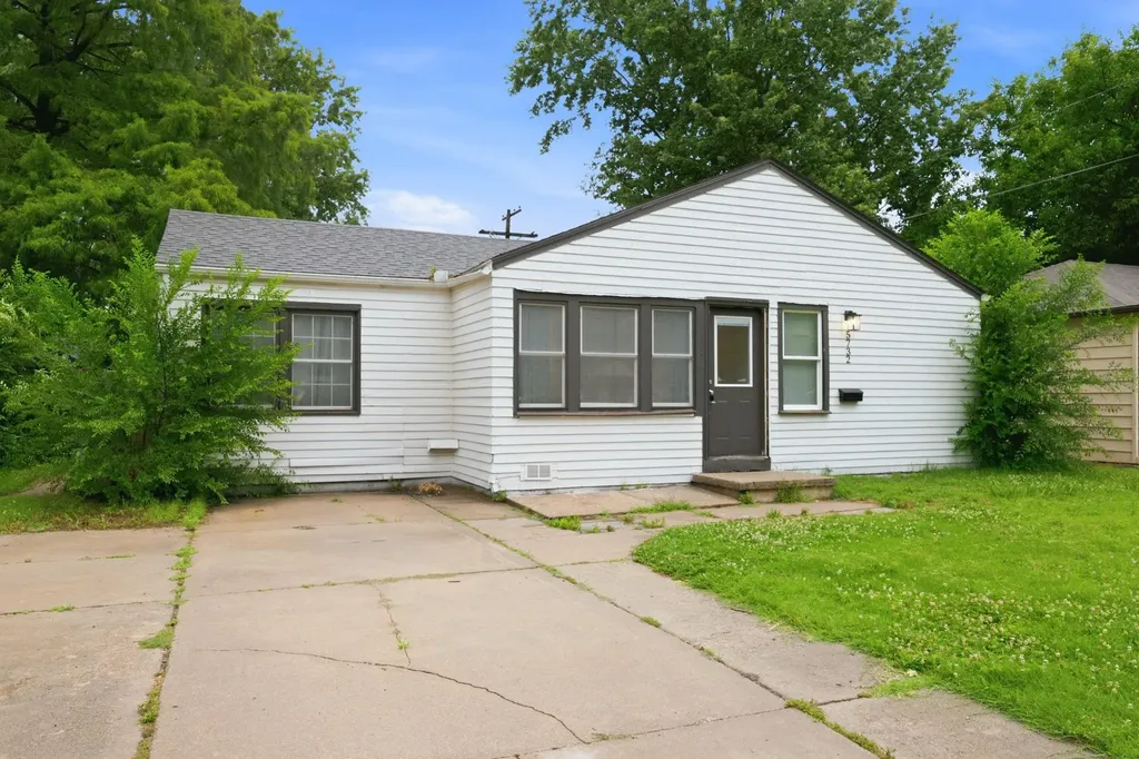 5732 E Castle Drive Wichita KS 67218