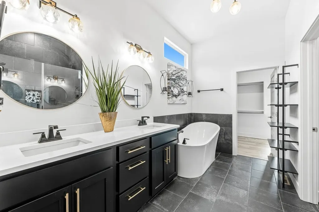 4821 N Peregrine Street Wichita KS 67219
