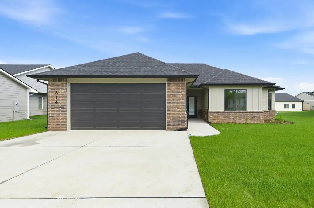 614 E Elmwood Street Park City KS 67147-1124