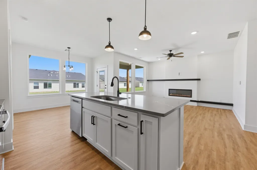 614 E Elmwood Street Park City KS 67147-1124