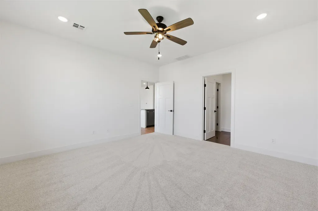 614 E Elmwood Street Park City KS 67147-1124