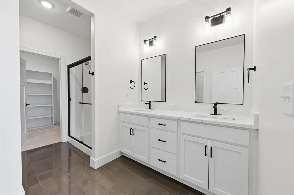 614 E Elmwood Street Park City KS 67147-1124